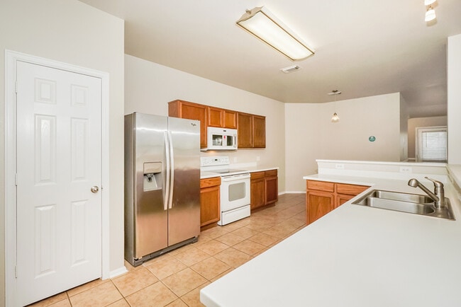 Building Photo - 930 Amber Knoll