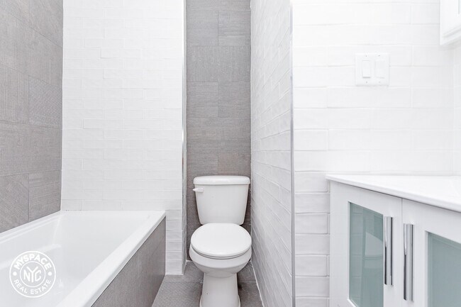 Building Photo - 378 Lewis Ave