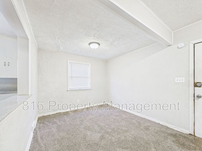 Building Photo - 2700 Oakley Ave