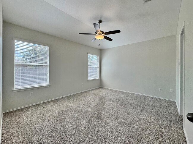 Building Photo - 916 Gentry Dr
