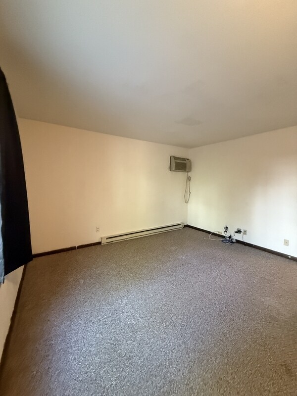 Building Photo - 134 E Johnson St