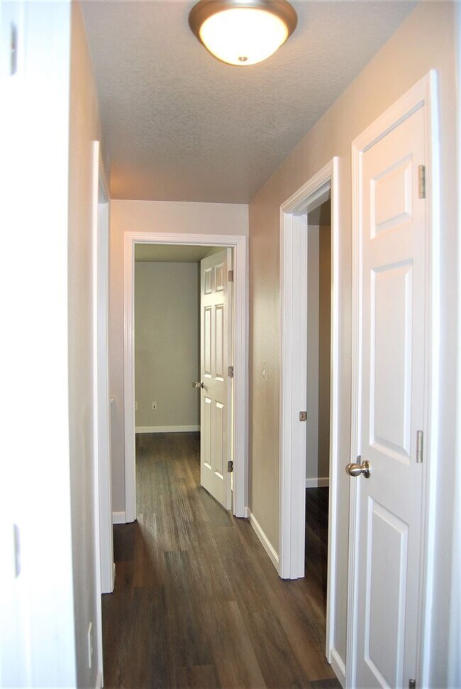 Building Photo - 4 bedroom 2.5 Bath NE Salem OR
