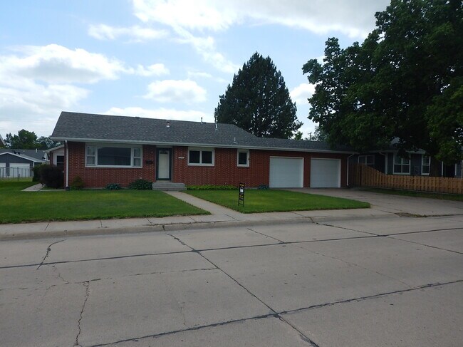 Building Photo - 2214 Anna Ave