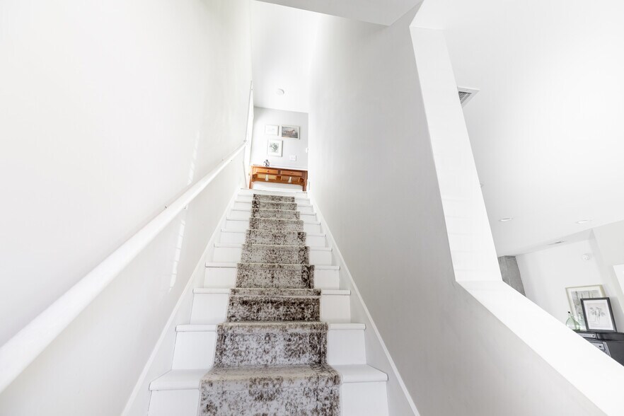 Building Photo - 71 Warwick Dr