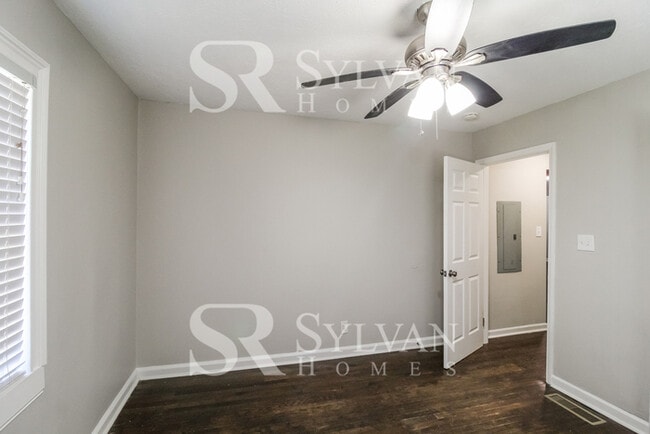 Building Photo - The living is easy in this 3 bedroom, 2 bathroom home