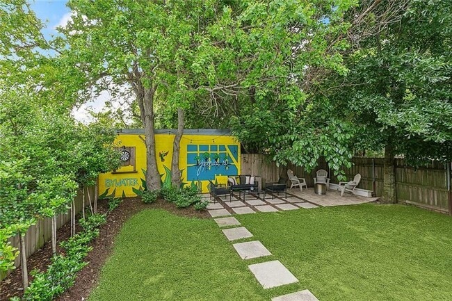 Building Photo - Gorgeous 3BD/2.5BA with Huge Backyard and Off Street Parking