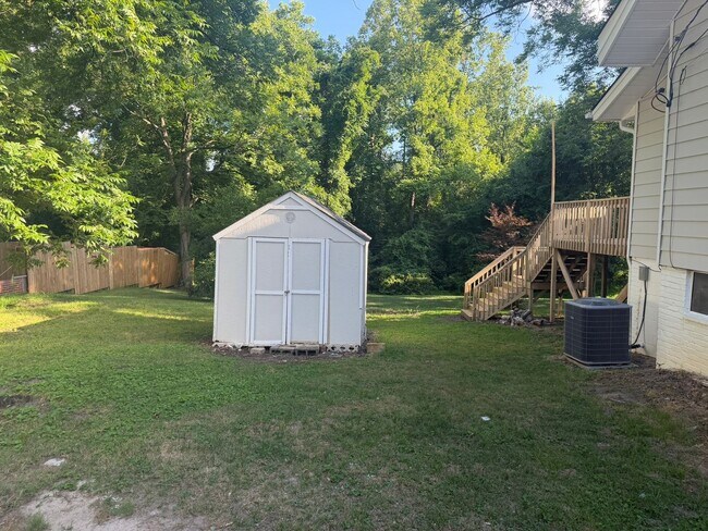 Building Photo - Large home for rent!
