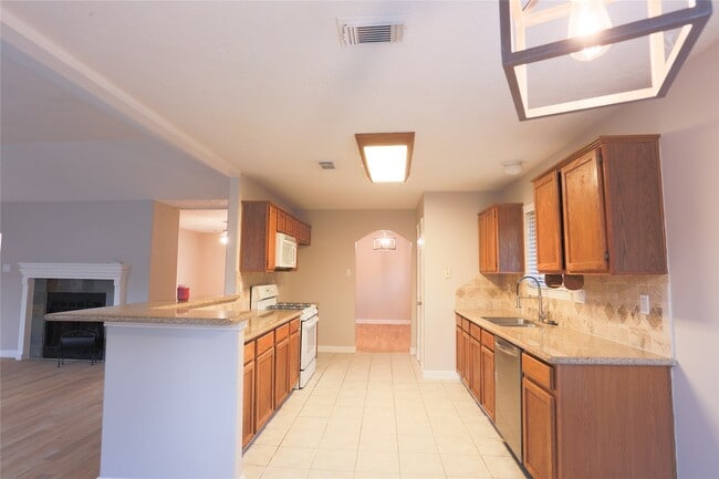 Building Photo - 7110 Yardley Dr