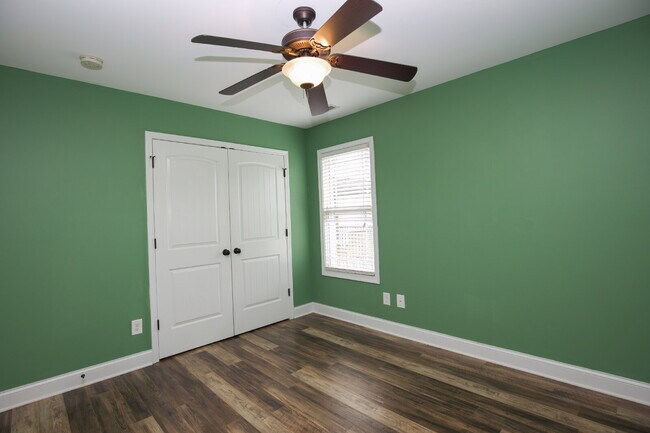 Building Photo - *Lease Special!* Fiber optic internet incl...