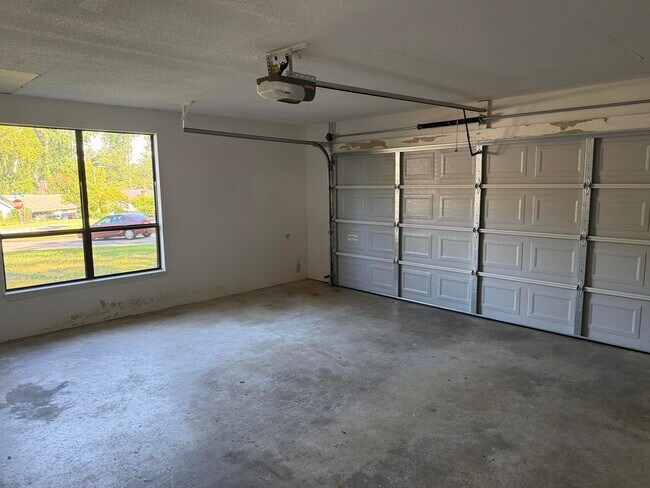 Building Photo - 3326 Quaker Springs Rd