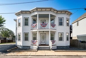 Building Photo - 33 Krakow Ave