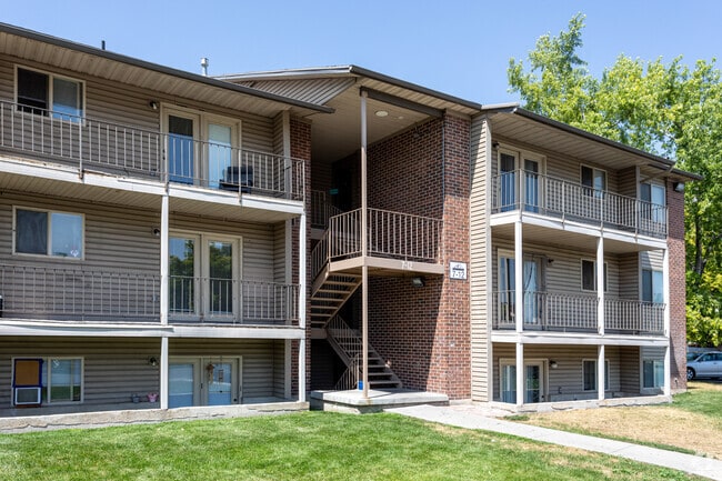 Building Photo - Cambridge Cove