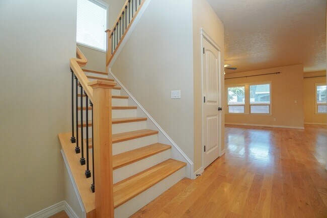 Building Photo - 2319 E Challis St