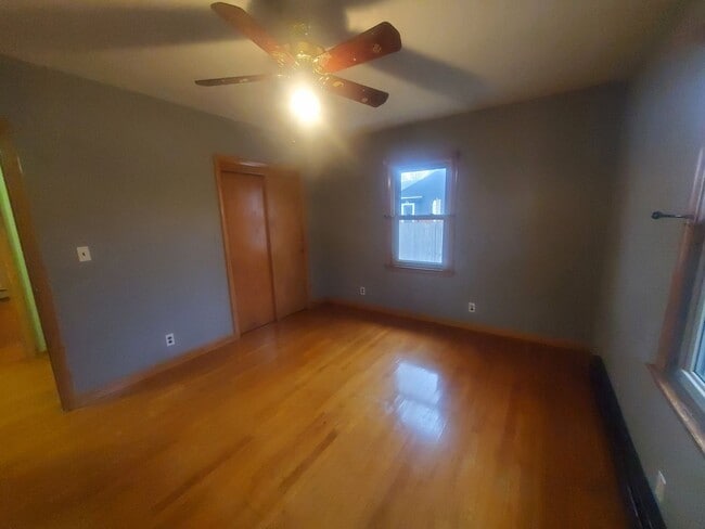 Building Photo - 3 Bedroom Single Family Home