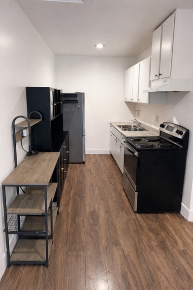 Building Photo - 12981 Branford St