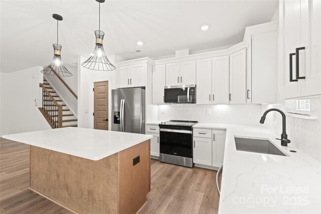 Building Photo - 2019 Wilson Ave