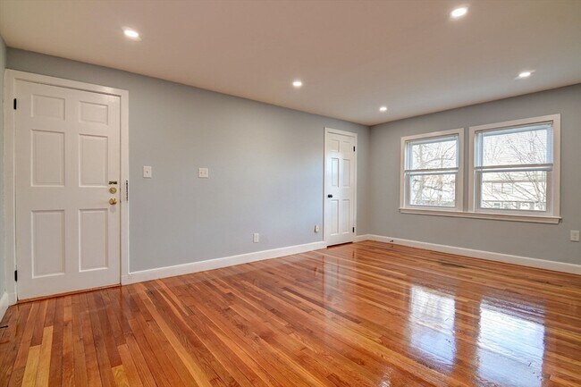 Building Photo - 25 Langley Cir
