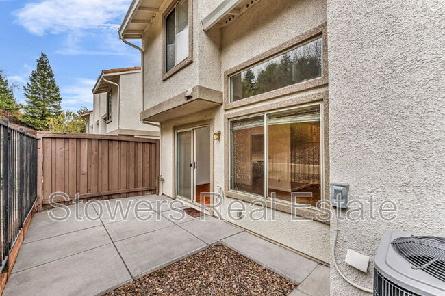 Building Photo - 309 Cam Arroyo