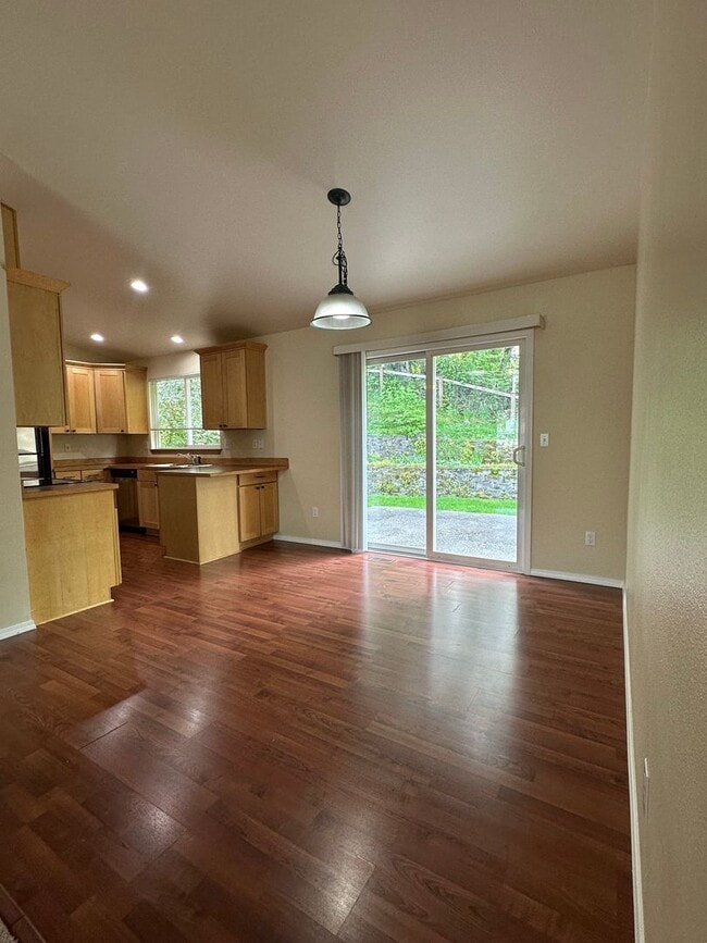 Building Photo - Granite Falls Rambler