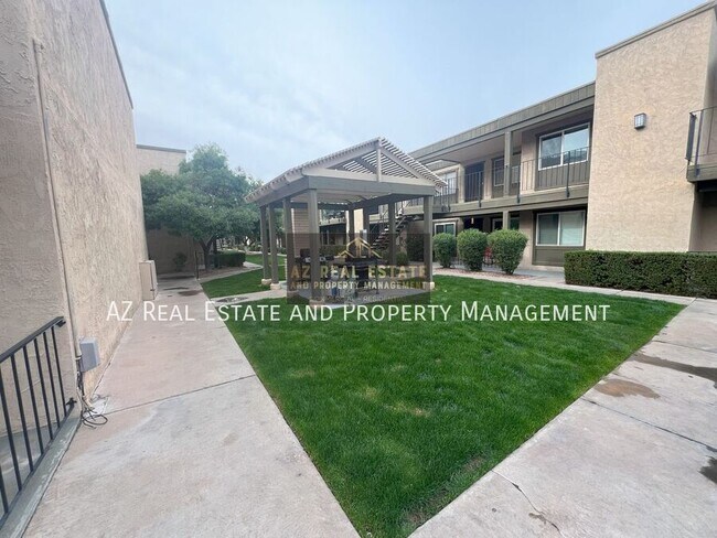Building Photo - 2228 E Campbell Ave
