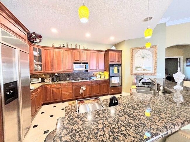 Building Photo - 885 SW Grand Reserves Blvd