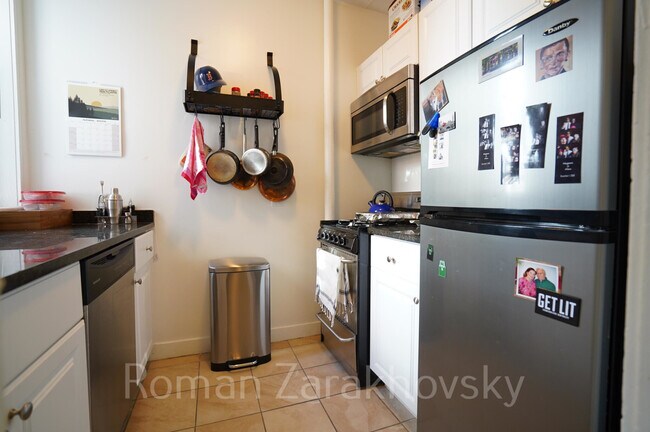 Building Photo - 74 Brainerd Rd