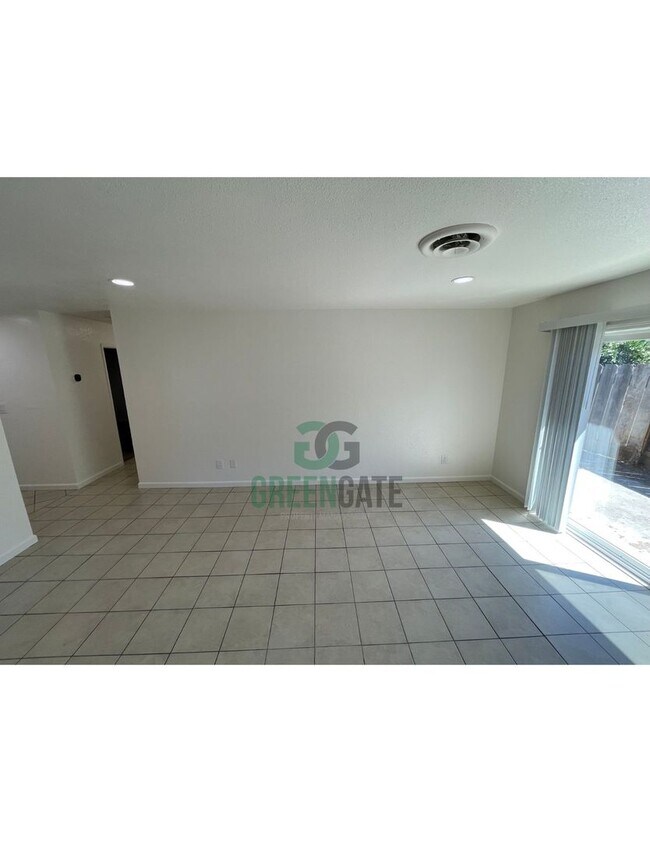 Building Photo - 2500 Rose Ave