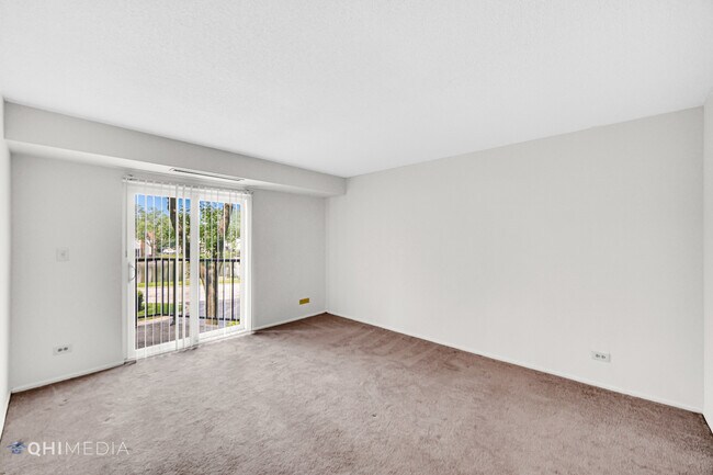 Building Photo - 111 S Baybrook Dr