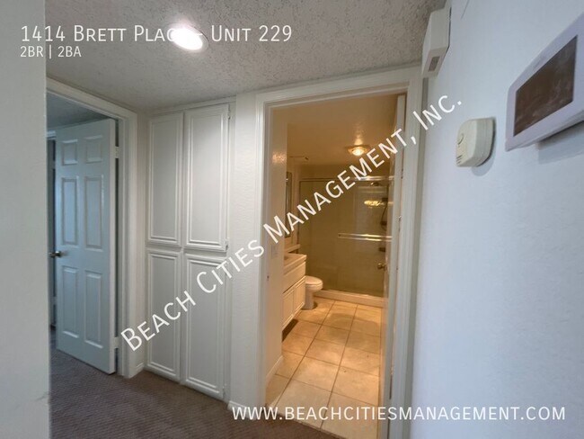 Building Photo - 1414 Brett Pl