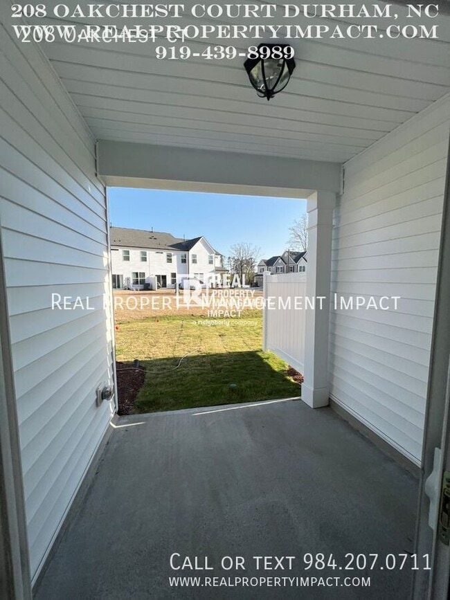 Building Photo - 208 Oakchest Ct