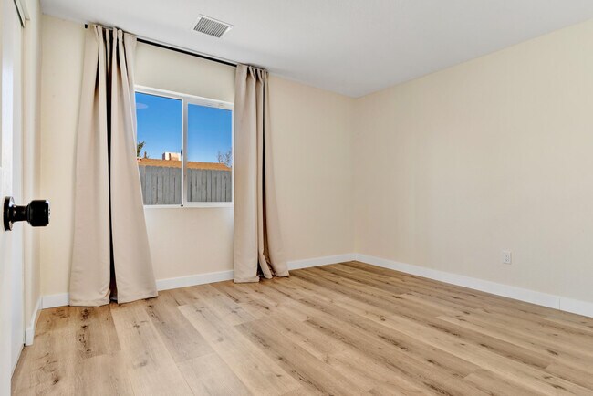 Building Photo - 458 W Bon Air Dr