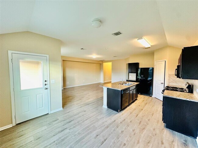 Building Photo - 704 Silver Wing Dr
