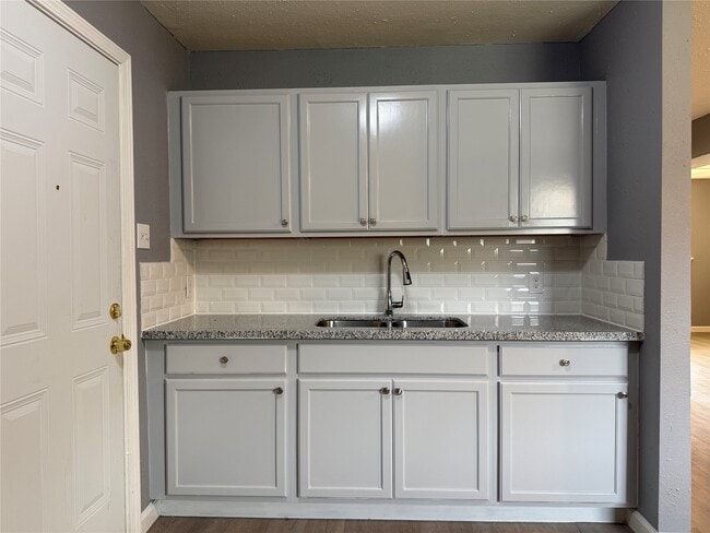 Building Photo - 8010 Roswell St