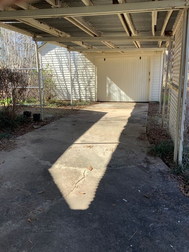 Building Photo - 200 Sunset Dr