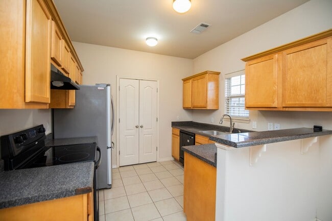 Building Photo - ***300 Copper Oaks***