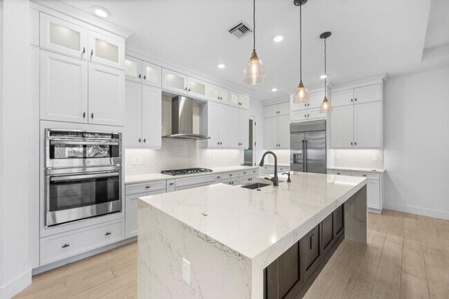 Building Photo - 15763 Longboat Key Dr