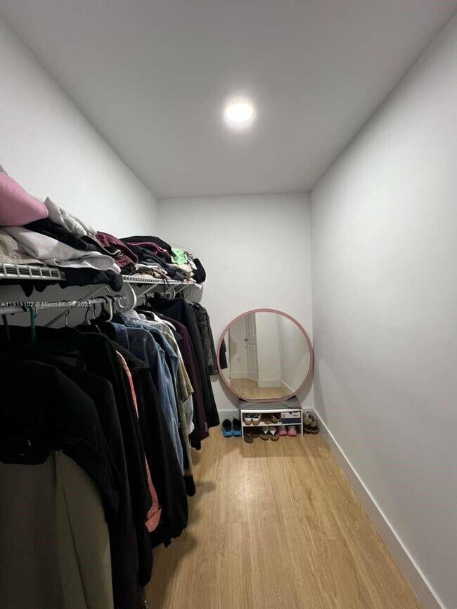 Building Photo - 1480 NE 151st St