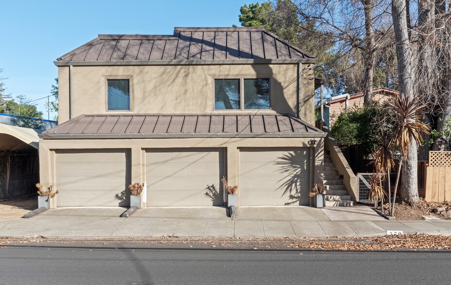 Front - 570 Okeefe St
