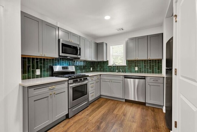 Primary Photo - Move In Special! Stunning 3-Bedroom Home w...