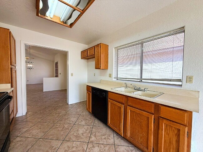 Building Photo - Charming 3-Bedroom Home for Rent in Highly Desirable Peoria School District!