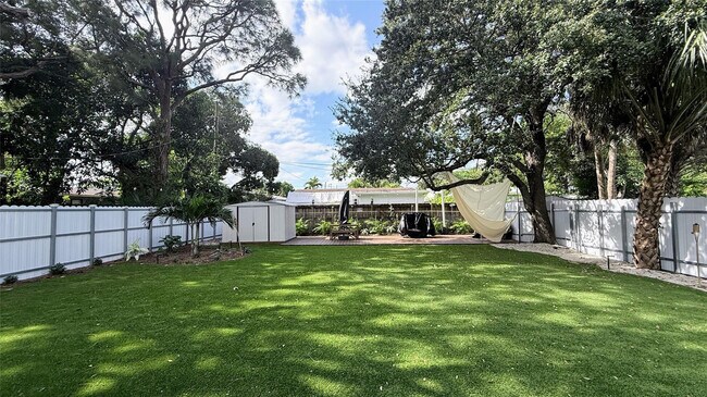 Building Photo - 433 NW 15th Way