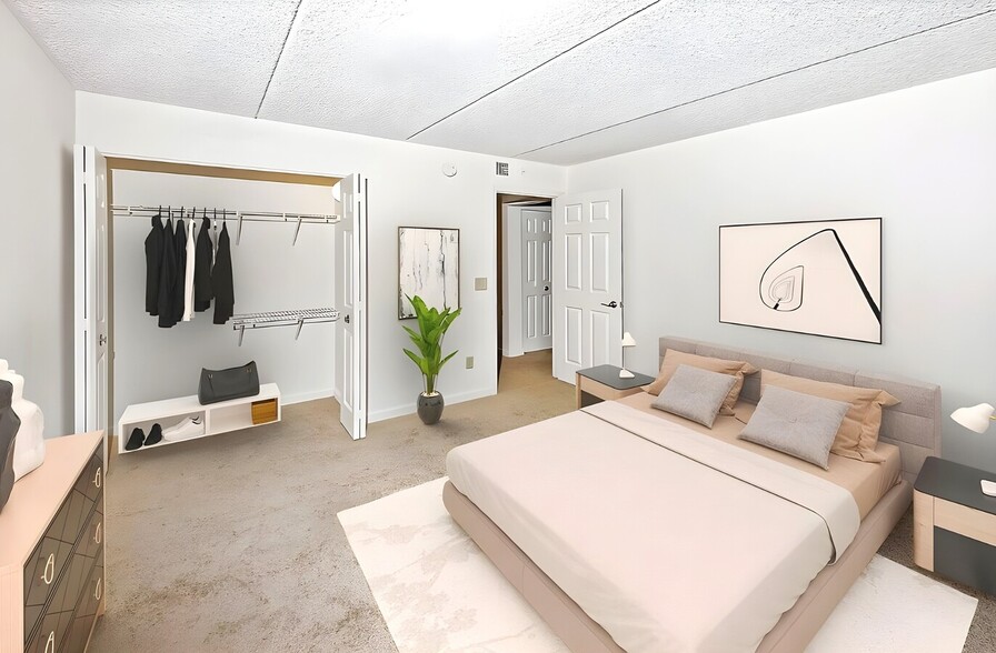 Building Photo - French Court