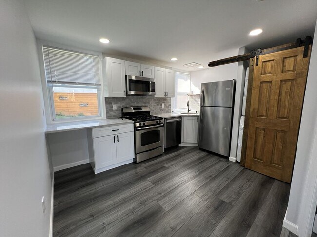 Building Photo - 8360 Ferndale St