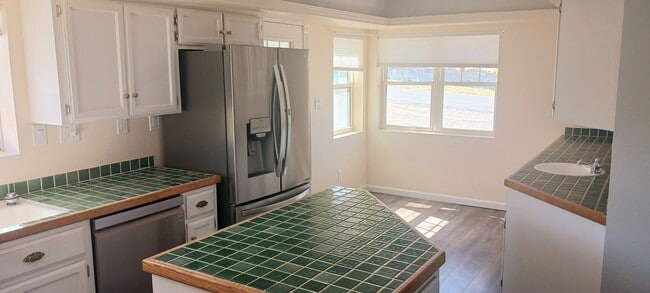 Building Photo - Spacious Home by Carson River