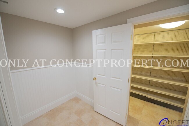 Building Photo - Attractive 4 Bed 3 Bathroom Home: Backing Park - 2 Car Garage