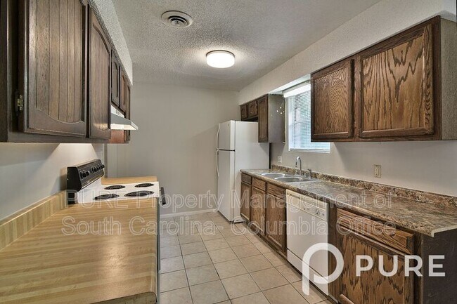 Building Photo - 2915 Chatsworth Rd