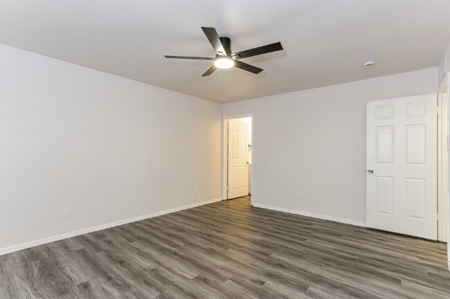 Building Photo - 507 Button Dr