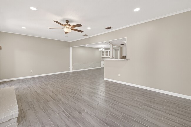 Building Photo - 10738 Briar Forest Dr