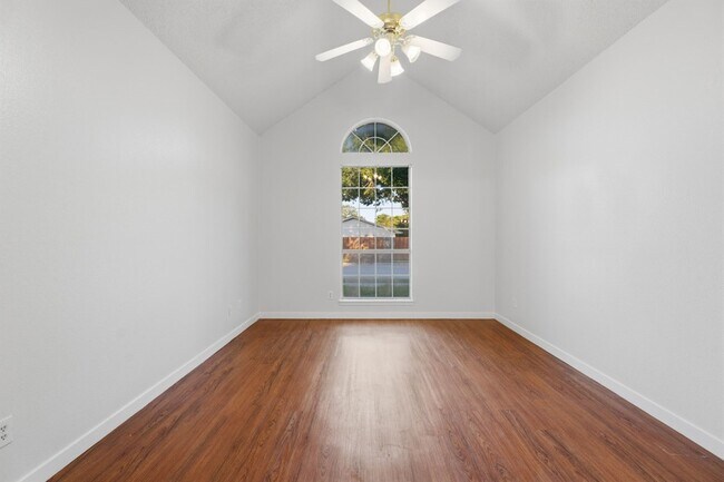 Building Photo - 3721 Smartt St