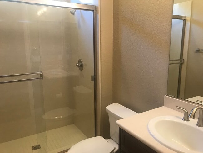 Building Photo - Charming 2 Bed 2 Bath - Trilogy at The Vineyards